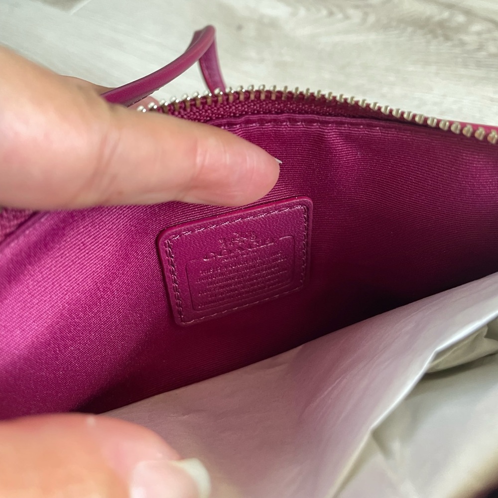 NWOT AUTHENTIC!!💎👜 Coach Corner Zip Wristlet BRAND NEW!! - Picture 3 of 8